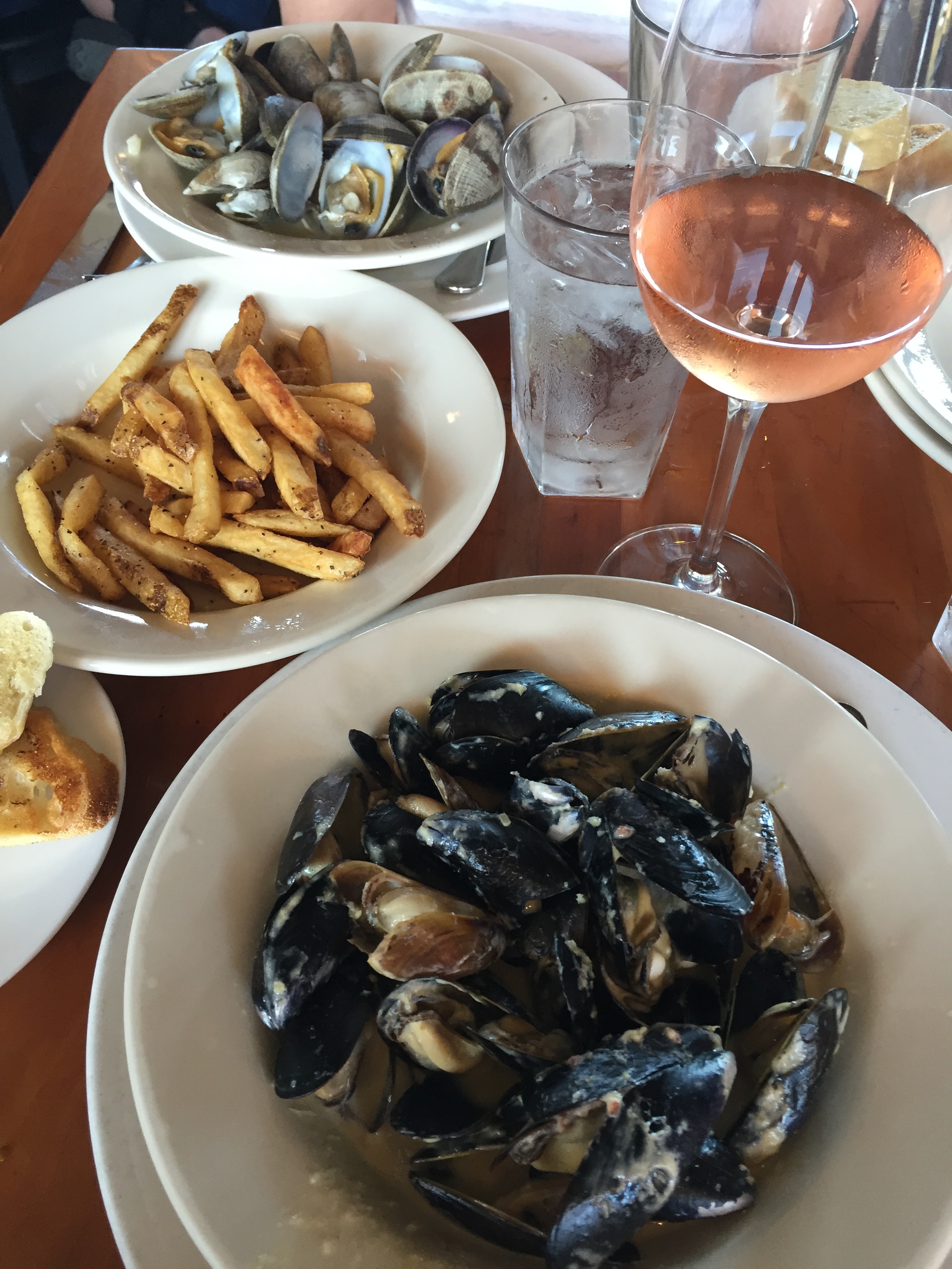 Mussels, Frittes, Clams and Rosé