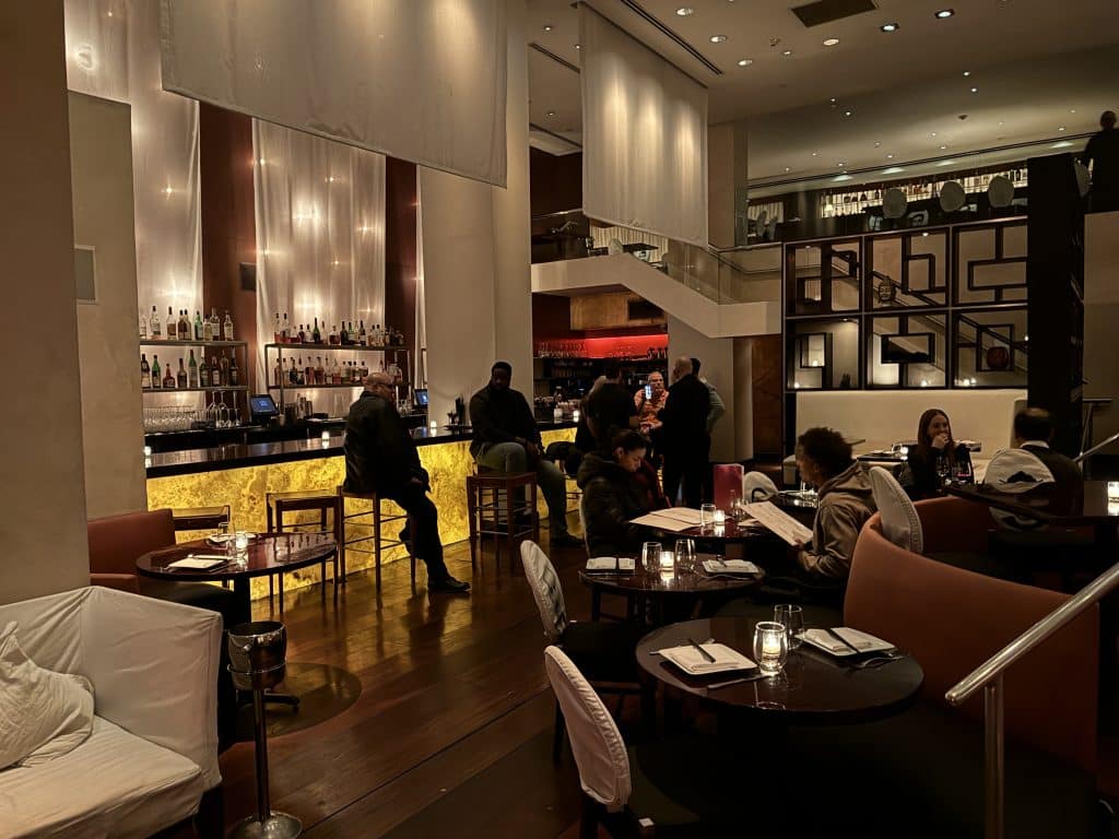 Bar Dining
