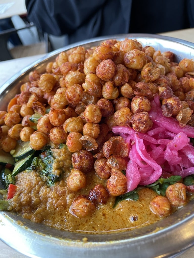 Makhani Bowl with Chickpeas