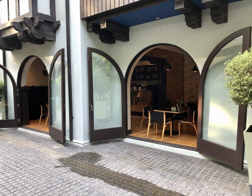 Breakfast Dining Area