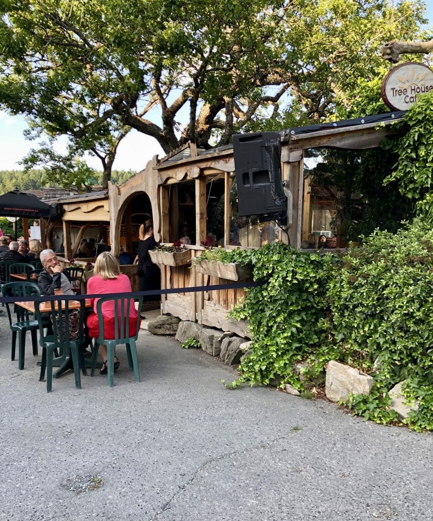 Alfresco Dining