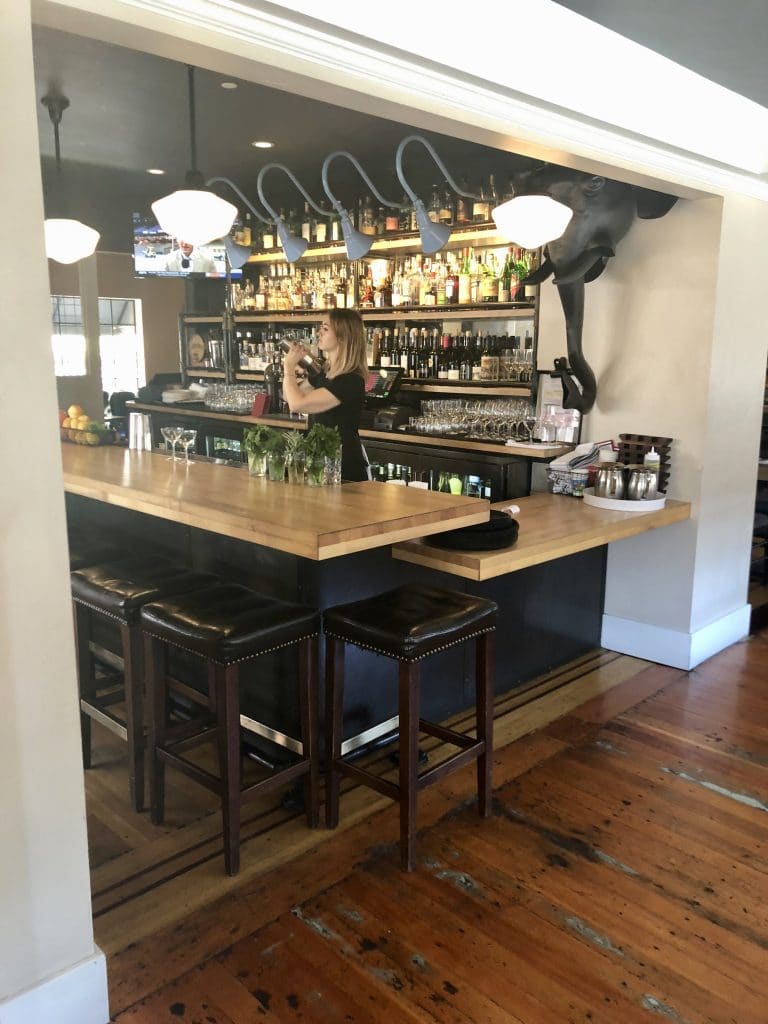 Bar