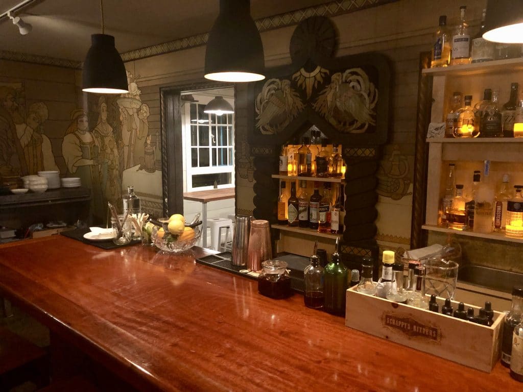 Bar