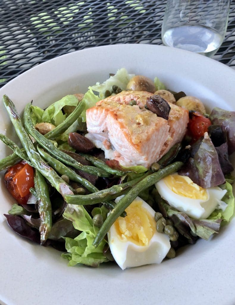 Niçoise Salad with Baked Salmon