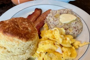 Eggs, Bacon, Grits & Biscuit