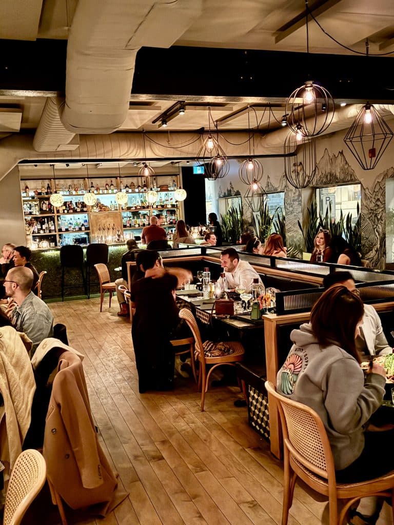 Seating Area Restaurant HA&Agrave;